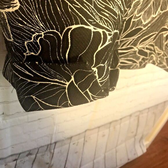 Austin Reed Woman's Black & White Floral Cuff Sleeve Jacket Size 16 - Picture 4 of 7
